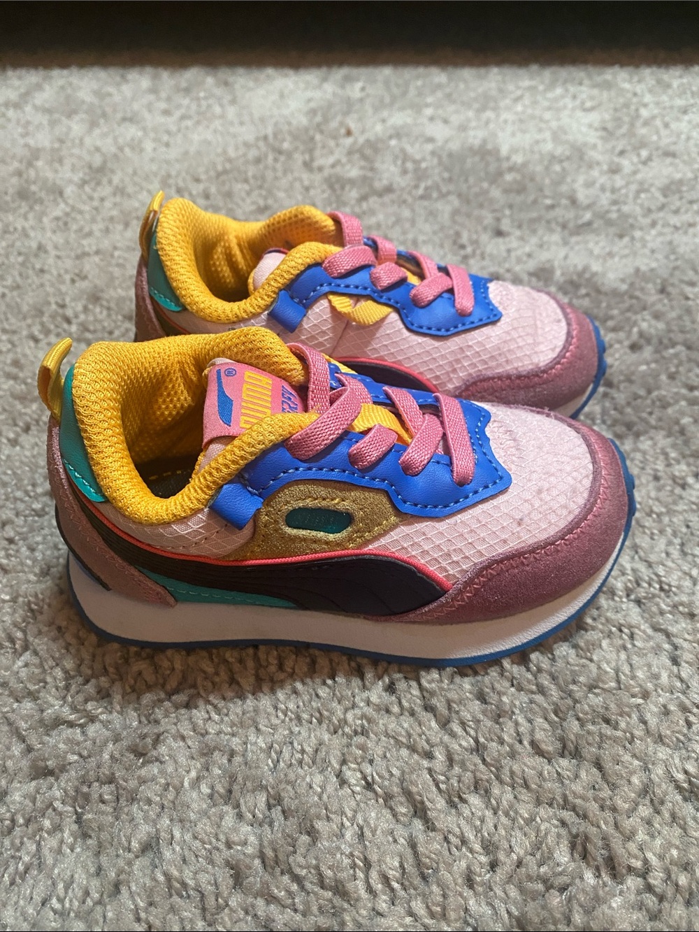 Puma Rider FV low Kids Pink, Yellow & Blue Multicolor Sneakers size 6